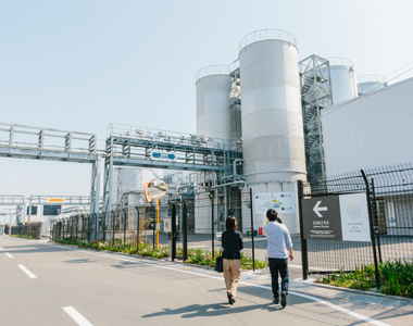 写真：途中道路を横断する箇所がございます