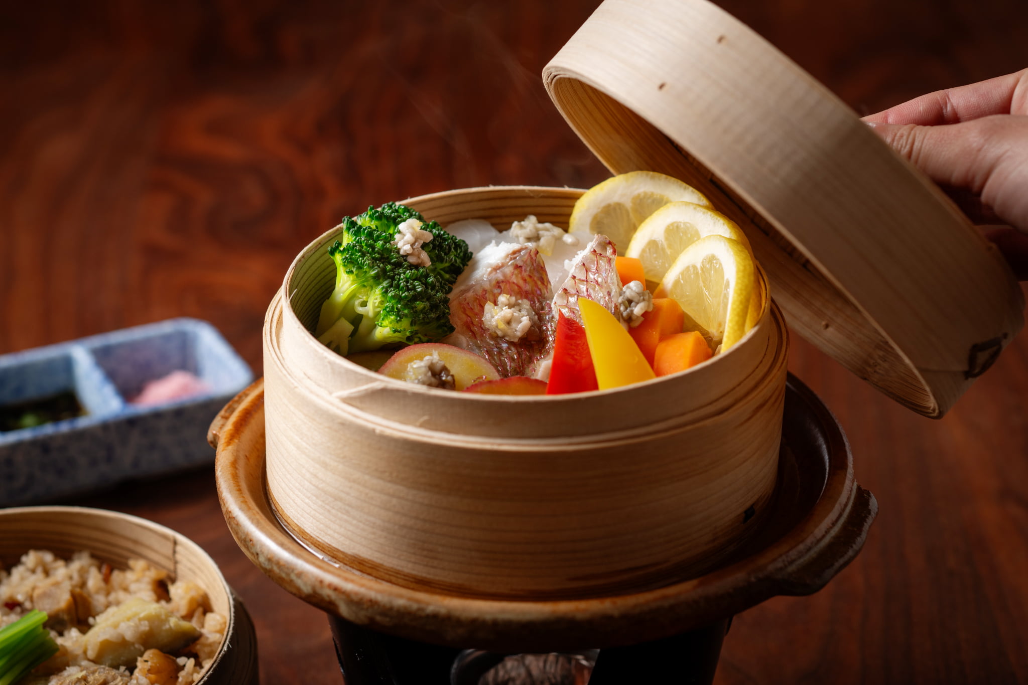 【季節の野菜と鯛のせいろ蒸し】~黒麹レモンを添えて~