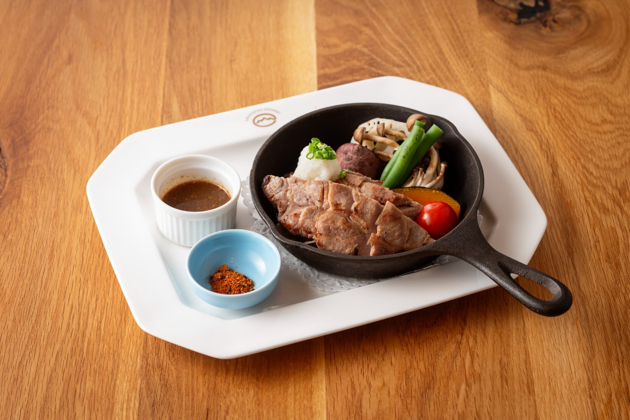 黒麹きなこ豚肩ロースの鉄板焼き