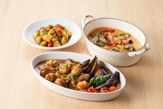 【 🍛7月のビアガーデンは… #カレーフェア🍛】

今年のビアガーデンは、毎月メイン料理が変わる「霧の蔵フェア」を開催中！
7月のフェアは「#カレーフェア」です🍖

冬虫夏草を使用したオリジナルの“薬膳カレー”や“茄子とひき肉のカレー”など、当店ならではのカレーを計4種類ご用意！
ほかにも “夏野菜と鶏肉のカレー風味煮込み”や“ポテトとソーセージのカレーバター風味“など、
カレー好きの方はもちろん、お子様から辛い物好きの方までお楽しみいただけます♪

ビアガーデンはお席に限りがございますので、お早めにご予約ください。
ご予約は、「焼酎の里 霧島ファクトリーガーデン」@kirishima_factorygardenプロフィールのURLをクリック、もしくは「 #霧の蔵ビアガーデン2025 」で検索！
料理やビールの最新情報を今後も発信していきますので、ぜひフォローしてお待ちください。

■開催日時
[期間]5月24日(土)～9月23日(火・祝)
[営業時間] 17:30～21:00※L.O.20:45(料理・ドリンク提供終了時間)
[定休日]不定休(※詳細は焼酎の里 霧島ファクトリーガーデンウェブサイトをご覧ください)

■料金 
2時間飲み放題・食べ放題 ¥4,800(税込)
2時間ソフトドリンク飲み放題・食べ放題 ¥4,300(税込)
中高生 ¥2,700(税込) 小学生 ¥1,500(税込) 
未就学児 ¥1,000(税込)  3歳以下無料

#霧の蔵ビアガーデン#ビアガーデン#宮崎ビアガーデン#都城ビアガーデン#焼酎の里霧島ファクトリーガーデン#霧島ファクトリーガーデン#霧の蔵ブルワリー#霧島体験 #宮崎観光 #都城観光#宮崎#都城#霧島酒造#霧島焼酎#KIRISHIMABEER #霧島ビール#クラフトビール#ビール #ビュッフェ#ブッフェ#飲み放題#食べ放題#夏#夏料理