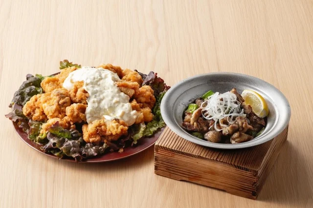【 🌴8月のビアガーデンは… #宮崎グルメフェア 🌴】

今年のビアガーデンは、毎月メイン料理が変わる「霧の蔵フェア」を開催中！
８月のフェアは「#宮崎グルメフェア」です🌺

宮崎郷土料理の「チキン南蛮」や「冷や汁」など人気の宮崎グルメや、宮崎の食材を使用したメニューなどをお楽しみいただけます♪
地元の方に愛されるご当地グルメを、開放感のあるテラスでKIRISHIMA BEERとご一緒にいかがでしょうか🍺✨

ビアガーデンはお席に限りがございますので、お早めにご予約ください。
ご予約は、「焼酎の里 霧島ファクトリーガーデン」@kirishima_factorygardenプロフィールのURLをクリック、もしくは「 #霧の蔵ビアガーデン2025 」で検索！
料理やビールの最新情報を今後も発信していきますので、ぜひフォローしてお待ちください。

■開催日時
[期間]5月24日(土)～9月23日(火・祝)
[営業時間] 17:30～21:00※L.O.20:45(料理・ドリンク提供終了時間)
[定休日]不定休(※詳細は焼酎の里 霧島ファクトリーガーデンウェブサイトをご覧ください)

■料金 
2時間飲み放題・食べ放題 ¥4,800(税込)
2時間ソフトドリンク飲み放題・食べ放題 ¥4,300(税込)
中高生 ¥2,700(税込) 小学生 ¥1,500(税込) 
未就学児 ¥1,000(税込)  3歳以下無料

#霧の蔵ビアガーデン#ビアガーデン#宮崎ビアガーデン#都城ビアガーデン#焼酎の里霧島ファクトリーガーデン#霧島ファクトリーガーデン#霧の蔵ブルワリー#霧島体験 #宮崎観光 #都城観光#宮崎#都城#霧島酒造#霧島焼酎#KIRISHIMABEER #霧島ビール#クラフトビール#ビール #ビュッフェ#ブッフェ#飲み放題#食べ放題#夏#夏料理#宮崎グルメ#宮崎郷土料理
