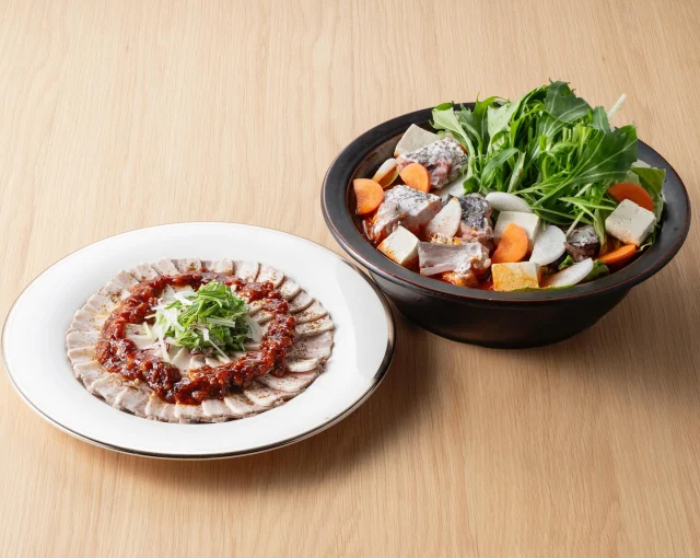 【 🔥9月のビアガーデンは… #スパイシーフェア 🔥】

今年のビアガーデンは、毎月メイン料理が変わる「霧の蔵フェア」を開催中！
9月のフェアは「#スパイシーフェア」です。

「チゲ鍋」や「冷やし担々麺」など辛いもの好きには堪らない料理をご用意しています！
まだまだ暑い日の続く9月。食欲をそそるスパイシーな料理をぜひご賞味ください♪

ビアガーデンはお席に限りがございますので、お早めにご予約ください。
ご予約は、「焼酎の里 霧島ファクトリーガーデン」@kirishima_factorygardenプロフィールのURLをクリック、もしくは「 #霧の蔵ビアガーデン2025 」で検索！
料理やビールの最新情報を今後も発信していきますので、ぜひフォローしてお待ちください。

■開催日時
[期間]5月24日(土)～9月23日(火・祝)
[営業時間] 17:30～21:00※L.O.20:45(料理・ドリンク提供終了時間)
[定休日]不定休(※詳細は焼酎の里 霧島ファクトリーガーデンウェブサイトをご覧ください)

■料金 
2時間飲み放題・食べ放題 ¥4,800(税込)
2時間ソフトドリンク飲み放題・食べ放題 ¥4,300(税込)
中高生 ¥2,700(税込) 小学生 ¥1,500(税込) 
未就学児 ¥1,000(税込)  3歳以下無料

#霧の蔵ビアガーデン#ビアガーデン #宮崎ビアガーデン #都城ビアガーデン #焼酎の里霧島ファクトリーガーデン#霧島ファクトリーガーデン #霧の蔵ブルワリー #霧島体験 #宮崎観光 #都城観光 #宮崎 #都城 #霧島酒造 #霧島焼酎 #KIRISHIMABEER #霧島ビール #クラフトビール #ビール #ビュッフェ#ブッフェ #飲み放題 #食べ放題 #夏 #夏料理  #宮崎グルメ #都城スパイシー