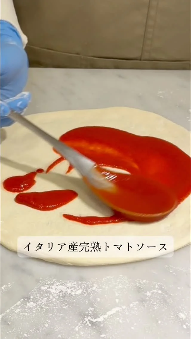 今回は霧の蔵ベーカリーの「焼酎モロミピッツァ」についてご紹介します🍕

石窯で一枚一枚丁寧に焼き上げる本格的なピッツァ。
焼酎モロミを生地に使うことで、もっちりとした食感に仕上がります。

 広々としたイートインスペースでぜひ焼きたてピッツァをお楽しみください♩

皆様のご来店お待ちしております！

■ピッツァ提供時間：10:00～13:30

■ご予約方法：お電話(0986-22-8989)または店頭にて承ります。
※DM、コメントでのご予約は受け付けておりません。
※数量限定のため、先着順の販売となります。

■お問い合わせ
「霧の蔵ベーカリー」宮崎県都城市志比田町5480番地
【電話受付時間】9:30～16:00
【定休日】火曜日
【TEL】0986-22-8989

#焼酎の里霧島ファクトリーガーデン #霧島ファクトリーガーデン #霧の蔵ブルワリー #霧島体験 #宮崎観光 #都城観光 #宮崎おでかけ #都城 #霧島酒造 #霧島焼酎 #宮崎テイクアウト #都城テイクアウト #霧の蔵ベーカリー #ベーカリー #都城パン屋 #ピッツァ #パン #焼酎モロミ #宮崎ピザ #都城ピザ #都城ランチ #パン屋 #パンスタグラム #パン活