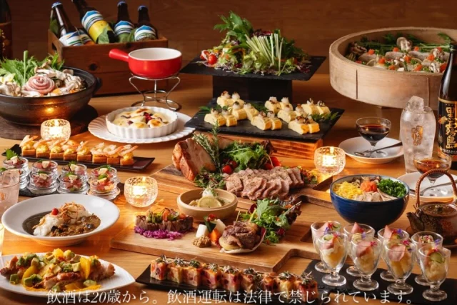 来年の2月は焼酎の里 霧島ファクトリーガーデンであったかい夜を過ごしてみませんか☃
「焼酎の里 霧島ファクトリーガーデン レストラン」より、毎年恒例の『霧の蔵“発酵”あったかブッフェ』のご案内です。

2026年2月1日(日)から2月28日(土)までの1ヶ月間、『霧の蔵“発酵”あったかブッフェ』を開催します✨

ブッフェコーナーには「“霧の蔵”豚バラと旬菜の日向夏出汁鍋」や「“霧の蔵 巨大せいろ”白菜と豚肉の塩麹ミルフィーユ仕立て」など当店オリジナルの旬の野菜や地元の食材を贅沢に使った料理をご用意しております♪
気になる！と思った方は是非「いいね」で教えてください👍

お席に限りがございますので、お早めのご予約をおすすめします。
ご予約は、「焼酎の里 霧島ファクトリーガーデン」@kirishima_factorygardenプロフィールのURLをクリック、もしくは「霧の蔵“発酵”あったかブッフェ」で検索！

今後も定期的に『霧の蔵“発酵”あったかブッフェ』情報を発信していきますので、要チェックです♪

■内容
2時間アルコール飲み放題・食べ放題 ¥5,500(税込)
2時間ソフトドリンク飲み放題・食べ放題 ¥4,800(税込)
中高生 ¥3,000(税込) 
小学生 ¥1,500(税込)
未就学児 ¥1,000(税込) 
3歳児以下 無料

■オプション料理
「霧の蔵 牛・豚・鶏 お肉の発酵三種盛プレート」 ¥4,000(税込) ※事前予約制
「とろーりチーズフォンデュのみ」 ¥1,200(税込) ※当日注文可

■ご予約・お問い合わせ
「焼酎の里 霧島ファクトリーガーデン レストラン」
【TEL】0986-21-8111
【電話受付時間】9:00~20:00

#焼酎の里 #霧島ファクトリーガーデン #霧島酒造 #黒霧島 #KIRISHIMABEER #工場見学 #宮崎グルメ #宮崎観光 #宮崎旅行 #宮崎子連れ #宮崎おでかけ #都城ランチ #都城グルメ #お酒好きな人と繋がりたい #都城ブッフェ#宮崎ブッフェ #あったかブッフェ